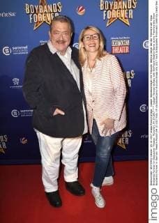 Joseph Hannesschläger mit Freundin Bettina Geyer bei der Premiere der Show Boybands Forever im Deutschen Theater. München, 04.10.2017