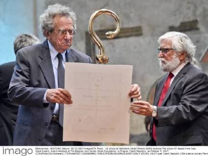 US physicist Nathaniel David Mermin (left) receives The Vision 97 Award from Ivan Havel (right), board member of The Dagmar and Vaclav Havel Foundation, in Prague, Czech Republic, on October 5, 2017. (CTKxPhoto VitxSimanek) CTKPhotoP201710050699401  VIS 001