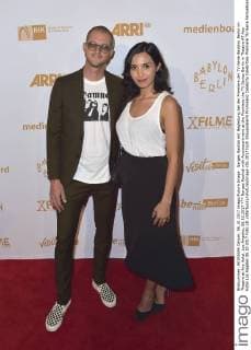Narges Rashidi mit Begleitung bei der Premiere der TV-Serie Bayblon Berlin im Theatre at Ace Hotel. Los Angeles, 06.10.2017