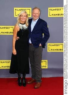 Axel Milberg mit Ehefrau Judith. Tatort Borowski und das Land zwischen den Meeren beim Filmfest Hamburg 2017 im Cinemaxx Kino am Dammtor in Hamburg. Hamburg, 07.10.2017 Bitte Bildunterschrift : Imago Michael Wigglesworth