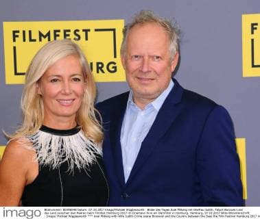 Bilder des Tages Axel Milberg mit Ehefrau Judith. Tatort Borowski und das Land zwischen den Meeren beim Filmfest Hamburg 2017 im Cinemaxx Kino am Dammtor in Hamburg. Hamburg, 07.10.2017 Bitte Bildunterschrift : Imago Michael Wigglesworth