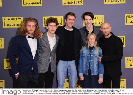 Martin Augustin Schneider, NN, Felix Randau, Sabin Tambrea, NN und Jürgen Vogel. Der Mann aus dem Eis beim Filmfest Hamburg 2017 im Cinemaxx Kino am Dammtor in Hamburg. Hamburg, 07.10.2017 Bitte Bildunterschrift : Imago Michael Wigglesworth