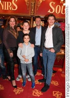 Julia Dahmen mit Ehemann und Kindern Gala-Premiere Circus Roncalli 40 Jahre Reise zum Regenborgen München 07. Oktober 2017