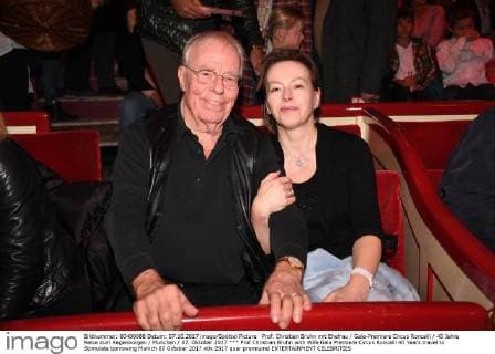 Prof. Christian Bruhn mit Ehefrau Gala-Premiere Circus Roncalli 40 Jahre Reise zum Regenborgen München 07. Oktober 2017
