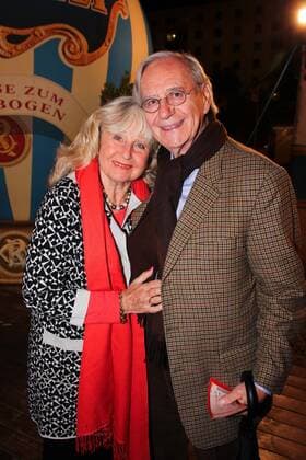 Wilfried Klaus mit Ehefrau Wera, 40 Jahre Circus Roncalli Jubilaeumstournee Reise zum Regenbogen in Muenchen am 07.10.2017