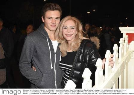 Julia Kent mit Sohn Jacob bei der Premiere des Jubiläumprogramms vom Circus Roncalli 40 Jahre Reise zum Regenbogen am Leonrodplatz. München, 07.10.2017