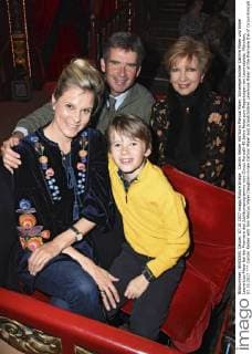Carolin Reiber mit Sohn Marcus Maier, Schwiegertochter Cathrin Maier und Enkel Laurentius Maier bei der Premiere des Jubiläumprogramms vom Circus Roncalli 40 Jahre Reise zum Regenbogen am Leonrodplatz. München, 07.10.2017