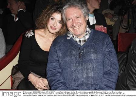 Volker Brandt mit Lebensgefährtin Susanne Meikl bei der Premiere des Jubiläumprogramms vom Circus Roncalli 40 Jahre Reise zum Regenbogen am Leonrodplatz. München, 07.10.2017