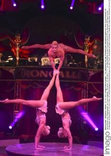 Trio Bellissimo bei der Premiere des Jubiläumprogramms vom Circus Roncalli 40 Jahre Reise zum Regenbogen am Leonrodplatz. München, 07.10.2017