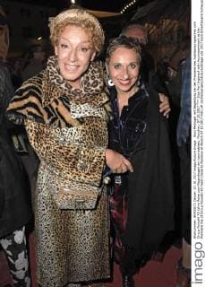 Sissi Perlinger mit Begleitung bei der Premiere des Jubiläumprogramms vom Circus Roncalli 40 Jahre Reise zum Regenbogen am Leonrodplatz. München, 07.10.2017