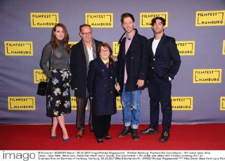 Filmfest Hamburg: Premiere Die Unsichtbaren - Wir wollen leben Alice Dwyer, Claus Räfle, Hanni Levy, Maximilian Mauff, Aaron Altaras. Die Unsichtbaren - Wir wollen alle Leben beim Filmfest Hamburg 2017 im Cinemaxx Kino am Dammtor in Hamburg. Hamburg, 08.10.2017 Bitte Bildunterschrift : IMAGO Michael Wigglesworth