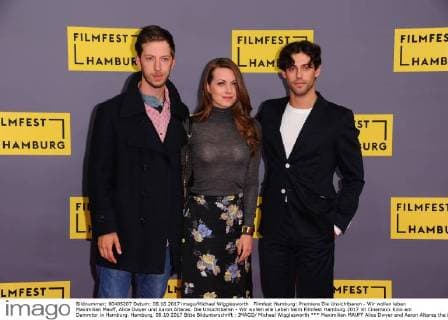 Filmfest Hamburg: Premiere Die Unsichtbaren - Wir wollen leben Maximilian Mauff, Alice Dwyer und Aaron Altaras. Die Unsichtbaren - Wir wollen alle Leben beim Filmfest Hamburg 2017 im Cinemaxx Kino am Dammtor in Hamburg. Hamburg, 08.10.2017 Bitte Bildunterschrift : IMAGO Michael Wigglesworth