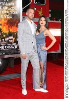 October 8, 2017 - Los Angeles, CA, U.S. - 08 October 2017 - Los Angeles, California - Sam Quinn and guest. Ã¢â‚¬oeOnly The BraveÃ¢â‚¬Â Premiere held at the Regency Village Theatre in Los Angeles. Photo Credit: AdMedia Los Angeles U.S. - ZUMAa123 20171008_zaa_a123_221 Copyright: xAdmediax