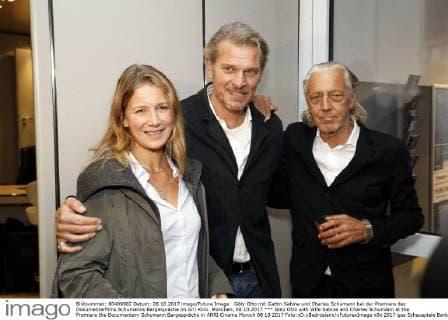 Götz Otto mit Gattin Sabine und Charles Schumann bei der Premiere des Dokumentarfilms Schumanns Bargespräche im Arri Kino. München, 08.10.2017