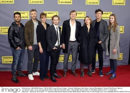 Aleksan Cetinkaya, Ben Braun, Sophie Pfennigstorf, Jordan Elliot Dwyer, Patrick von Blume, Gast, Levin Liam und Ebba Ekholm bei der Premiere Tatort - Die dunkle Zeit auf dem 25. Filmfest Hamburg 2017 im Cinemaxx Dammtor. Hamburg, 08.10.2017