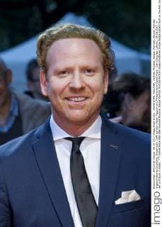 Daniel HOPE, RSA GBR, Violinist, Musiker, Geiger, Portraet, Porträt, Portrait, angeschnittenes Einzelbild, Einzelmotiv, trifft auf dem Roten Teppich ein, Filmpremiere Daniel Hope - Der Klang des Lebens , 08.10.2017, in der Lichtburg in Essen,