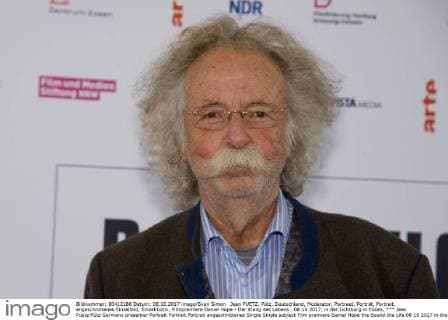 Jean PUETZ, Pütz, Deutschland, Moderator, Portraet, Porträt, Portrait, angeschnittenes Einzelbild, Einzelmotiv, Filmpremiere Daniel Hope - Der Klang des Lebens , 08.10.2017, in der Lichtburg in Essen,