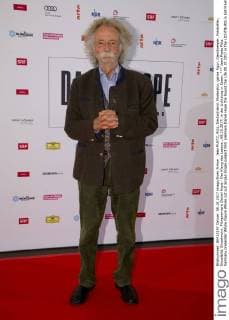 Jean PUETZ, Pütz, Deutschland, Moderator, ganze Figur, Ganzkoerper, Freisteller, Einzelbild, Einzelmotiv, Filmpremiere Daniel Hope - Der Klang des Lebens , 08.10.2017, in der Lichtburg in Essen,