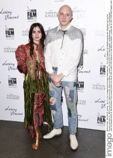 Finn MacTaggart mit Begleitung bei der Premiere von Loving Vincent auf dem 61. BFI London Film Festival in der National Gallery. London, 09.10.2017 Finn MacTaggart mit Begleitung