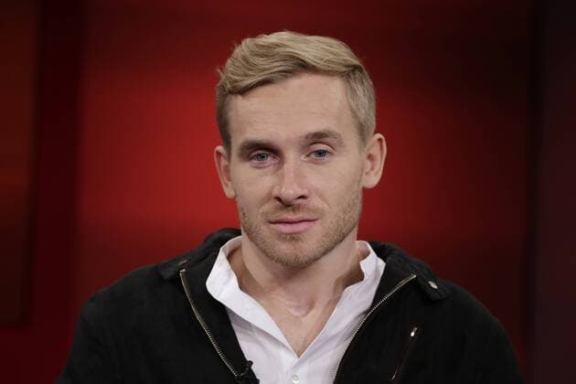 Samuel Koch, Schauspieler; sitzt seit einem Unfall bei Wetten, dass..? im Rollstuhl , Deutschland, Berlin, TV Sendung hart aber fair mit Frank Plasberg. Thema: Notruf aus dem Pflegealltag: Was muss die nächste Regierung tun? , 09.10.2017