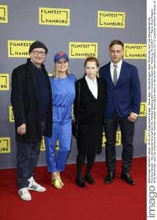 Rainer Bock, Marijtje Rutgers, Birgit Minichmayr und Tom Wlaschiha bei der Premiere Dengler - Die schützende Hand auf dem 25. Filmfest Hamburg 2017 im Cinemaxx Dammtor. Hamburg, 09.10.2017