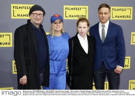 Rainer Bock, Marijtje Rutgers, Birgit Minichmayr und Tom Wlaschiha bei der Premiere Dengler - Die schützende Hand auf dem 25. Filmfest Hamburg 2017 im Cinemaxx Dammtor. Hamburg, 09.10.2017