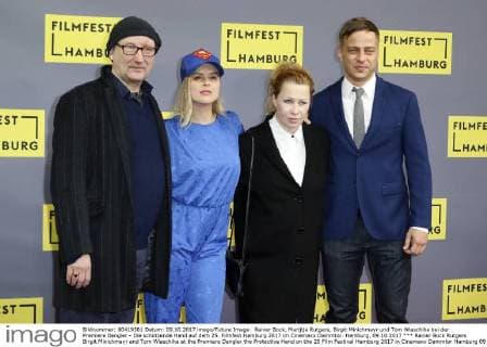 Rainer Bock, Marijtje Rutgers, Birgit Minichmayr und Tom Wlaschiha bei der Premiere Dengler - Die schützende Hand auf dem 25. Filmfest Hamburg 2017 im Cinemaxx Dammtor. Hamburg, 09.10.2017