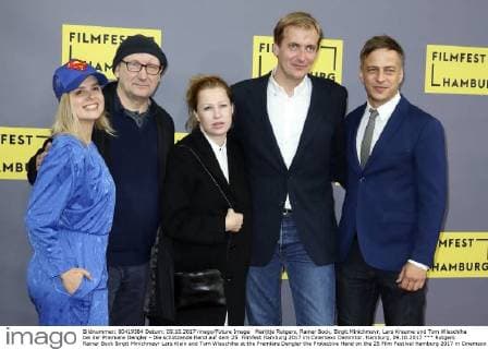 Marijtje Rutgers, Rainer Bock, Birgit Minichmayr, Lars Kraume und Tom Wlaschiha bei der Premiere Dengler - Die schützende Hand auf dem 25. Filmfest Hamburg 2017 im Cinemaxx Dammtor. Hamburg, 09.10.2017
