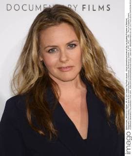 Alicia Silverstone arrives at the Los Angeles Premiere of National Geographic Documentary Films Jane at the Hollywood Bowl in Hollywood, California on October 9, 2017. 2017 - USA - The Los Angeles Preiere of National Geographic Documentary Films Jane .  Copyright: xBillyxBennightxIIx