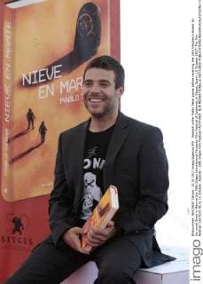 Spanish writer Pablo Tebar poses before receiving the 14th Minotauro Award for his novel Snow in Mars at the 50th Sitges International Fantastic Film Festival of Catalonia, in Sitges, Spain, 10 October 2017. The film festival runs from 05 to 15 October. Awards - 50th Sitges Film Festival !ACHTUNG: NUR REDAKTIONELLE NUTZUNG!  Copyright: xSUSANNAxSAEZx 20171010-636432530904655815