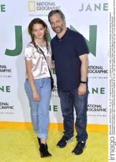 Iris Apatow mit Vater Judd Apatow bei der Premiere des National Geographic Dokumentarfilms Jane im Hollywood Bowl. Los Angeles, 09.10.2017