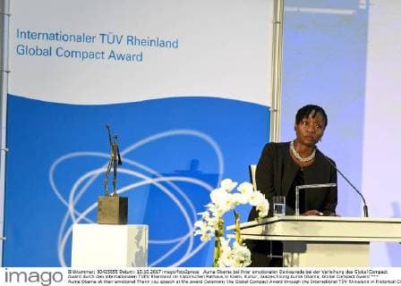 Auma Obama bei ihrer emotionalen Dankesrede bei der Verleihung des Global Compact Award durch den internationalen TUEV Rheinland im historischen Rathaus in Koeln, Kultur, Auszeichnung Auma Obama, Global Compact Award