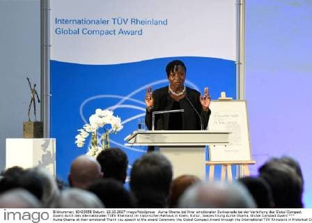 Auma Obama bei ihrer emotionalen Dankesrede bei der Verleihung des Global Compact Award durch den internationalen TUEV Rheinland im historischen Rathaus in Koeln, Kultur, Auszeichnung Auma Obama, Global Compact Award