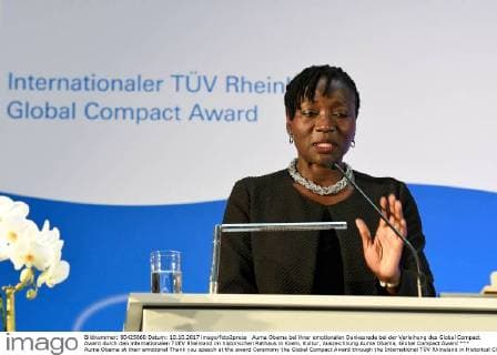 Auma Obama bei ihrer emotionalen Dankesrede bei der Verleihung des Global Compact Award durch den internationalen TUEV Rheinland im historischen Rathaus in Koeln, Kultur, Auszeichnung Auma Obama, Global Compact Award