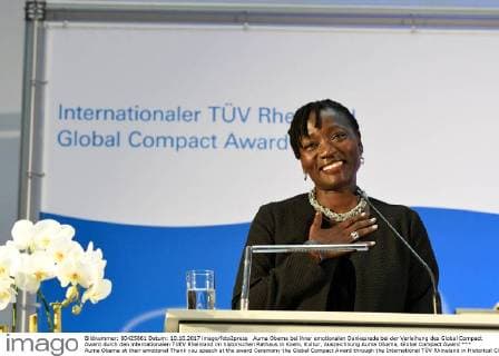 Auma Obama bei ihrer emotionalen Dankesrede bei der Verleihung des Global Compact Award durch den internationalen TUEV Rheinland im historischen Rathaus in Koeln, Kultur, Auszeichnung Auma Obama, Global Compact Award