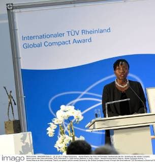 Auma Obama bei ihrer emotionalen Dankesrede bei der Verleihung des Global Compact Award durch den internationalen TUEV Rheinland im historischen Rathaus in Koeln, Kultur, Auszeichnung Auma Obama, Global Compact Award