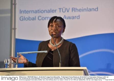 Preisträgerin Auma Obama am 10.10.2017 im Historischen Rathaus in Köln bei der Verleihung des Internationalen TÜV Rheinland Global Compact Award den dieses Jahr Auma Omaba für ihr Engagement für eine nachhaltige Entwicklungszusammenarbeit erhalten hat. Ihre Stiftung Sauti Kuu leiste in Kenia vor Ort Hilfe zur Selbsthilfe, hieß es in der Begründung.