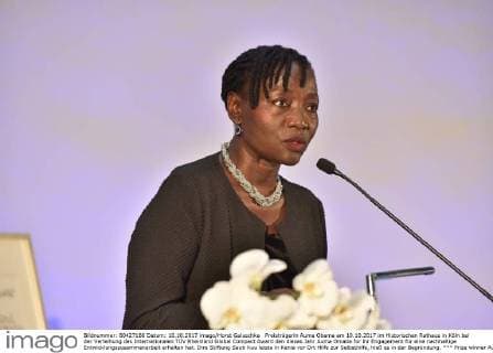 Preisträgerin Auma Obama am 10.10.2017 im Historischen Rathaus in Köln bei der Verleihung des Internationalen TÜV Rheinland Global Compact Award den dieses Jahr Auma Omaba für ihr Engagement für eine nachhaltige Entwicklungszusammenarbeit erhalten hat. Ihre Stiftung Sauti Kuu leiste in Kenia vor Ort Hilfe zur Selbsthilfe, hieß es in der Begründung.