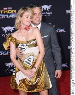 October 10, 2017 - Hollywood, CA, U.S. - 10 October 2017 - Hollywood, California - Sunrise Coigney, Mark Ruffalo. World Premiere of Thor: Ragnarok held at The El Capitan Theater in Hollywood. Photo Credit: AdMedia Hollywood U.S. - ZUMAa123 20171010_zaa_a123_078 Copyright: xBirdiexThompsonx