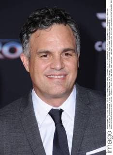 October 10, 2017 - Hollywood, CA, U.S. - 10 October 2017 - Hollywood, California - Mark Ruffalo. World Premiere of Thor: Ragnarok held at The El Capitan Theater in Hollywood. Photo Credit: AdMedia Hollywood U.S. - ZUMAa123 20171010_zaa_a123_069 Copyright: xBirdiexThompsonx