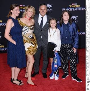 October 10, 2017 - Hollywood, CA, U.S. - 10 October 2017 - Hollywood, California - Sunrise Coigney, Mark Ruffalo. World Premiere of Thor: Ragnarok held at The El Capitan Theater in Hollywood. Photo Credit: AdMedia Hollywood U.S. - ZUMAa123 20171010_zaa_a123_065 Copyright: xBirdiexThompsonx