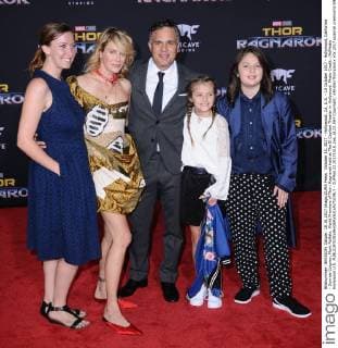 October 10, 2017 - Hollywood, CA, U.S. - 10 October 2017 - Hollywood, California - Sunrise Coigney, Mark Ruffalo. World Premiere of Thor: Ragnarok held at The El Capitan Theater in Hollywood. Photo Credit: AdMedia Hollywood U.S. - ZUMAa123 20171010_zaa_a123_067 Copyright: xBirdiexThompsonx