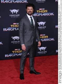 October 10, 2017 - Hollywood, CA, U.S. - 10 October 2017 - Hollywood, California - Karl Urban. World Premiere of Thor: Ragnarok held at The El Capitan Theater in Hollywood. Photo Credit: AdMedia Hollywood U.S. - ZUMAa123 20171010_zaa_a123_094 Copyright: xBirdiexThompsonx