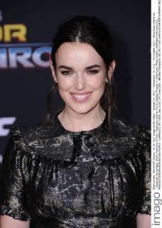 October 10, 2017 - Hollywood, CA, U.S. - 10 October 2017 - Hollywood, California - Elizabeth Henstridge. World Premiere of Thor: Ragnarok held at The El Capitan Theater in Hollywood. Photo Credit: AdMedia Hollywood U.S. - ZUMAa123 20171010_zaa_a123_143 Copyright: xBirdiexThompsonx