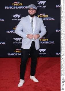 October 10, 2017 - Hollywood, CA, U.S. - 10 October 2017 - Hollywood, California - Chris Sullivan. World Premiere of Thor: Ragnarok held at The El Capitan Theater in Hollywood. Photo Credit: AdMedia Hollywood U.S. - ZUMAa123 20171010_zaa_a123_202 Copyright: xBirdiexThompsonx
