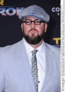 October 10, 2017 - Hollywood, CA, U.S. - 10 October 2017 - Hollywood, California - Chris Sullivan. World Premiere of Thor: Ragnarok held at The El Capitan Theater in Hollywood. Photo Credit: AdMedia Hollywood U.S. - ZUMAa123 20171010_zaa_a123_199 Copyright: xBirdiexThompsonx
