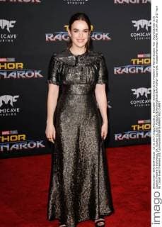 Elizabeth Henstridge at the Premiere of Marvel Studios Thor: Ragnarok held at El Capitan Theatre in Hollywood, CA, October 10, 2017.  Copyright: xJosephxMartinezx 33448_043JM