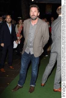 Young Frankenstein press night London, UK. Lee Mack at Young Frankenstein Opening Night at the Garrick Theatre, Charing Cross Road, London on October 10th 2017 LMK73-J892-111017 