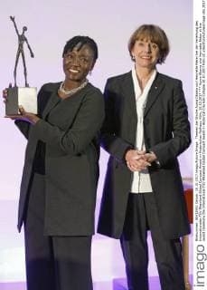 Themen der Woche Auma Obama und Henriette Reker bei der Verleihung des Internationalen TÜV Rheinland Global Compact Award im Historischen Rathaus. Köln, 10.10.2017
