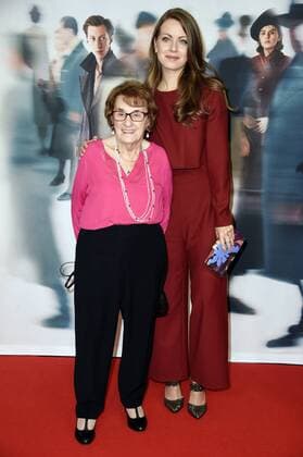 Hanni Levy und Alice Dwyer bei der Premiere des Kinofilms Die Unsichtbaren - Wir wollen leben im Kino International. Berlin, 10.10.2017